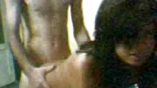 பிச்சி மற்றும் கொம்பு அழகி டீன் ஏஜ் அவரது BF கடினமான தொத்திறைச்சி வீசுகிறது